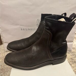 Brunello Cucinelli Brown Ankle Boots with Suede Material and Low Flat Sole